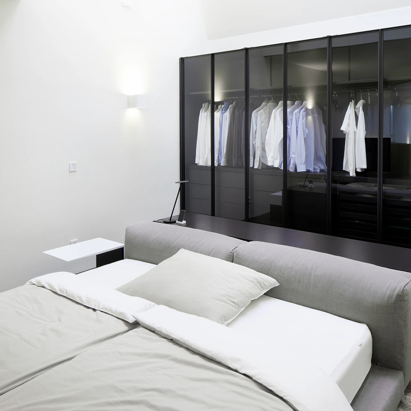 Porro, image:contract_immagini - Porro Spa - 带拉式滑动衣柜的线性和优雅 — 维也纳(奥地利)