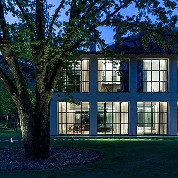 Porro, image:contract_immagini - Porro Spa - Single-family house with Porro design in the green of Franciacorta