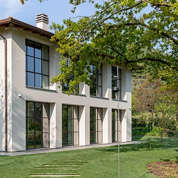 Porro, image:contract_immagini - Porro Spa - Single-family house with Porro design in the green of Franciacorta