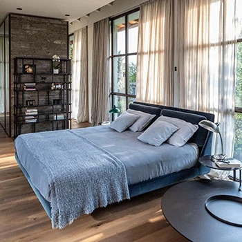 Porro, image:contract_immagini - Porro Spa - Single-family house with Porro design in the green of Franciacorta