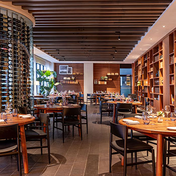 Porro, image:contract_immagini - Porro Spa - Lo charme del design italiano firmato Porro nel nuovo ristorante Toscana Divino di Miami