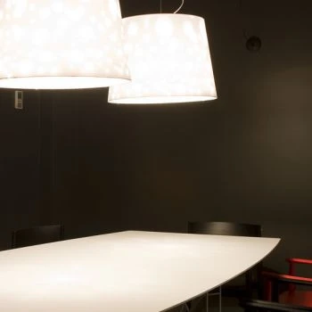 Porro, image:contract_immagini - Porro Spa - Neve Armchairs, Synapsis table, Shadow Light lamps