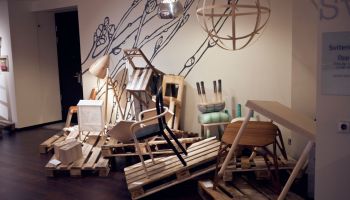 Porro - La sedia Gentle nella mostra “Wood Punk” alla Stockholm Design Week