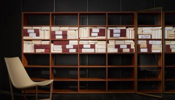 Porro - The textures and colours of Porro 16  woods for System bookcase