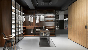 Porro - PORRO CONTINUES ITS COLLABORATION WITH SILVERA IN THE NEW SHOWROOM IN ST. HONORÉ<br /><br />