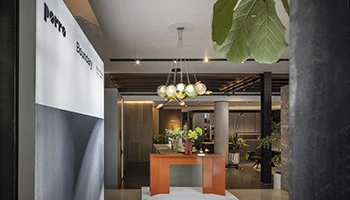 Porro - Between Folds - A multisensory event where Porro design meets the fragrances of the Orient