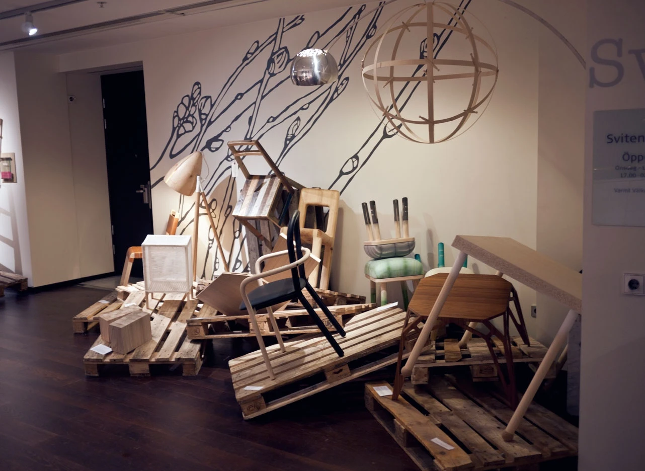 Porro, image:news_immagini - Porro Spa - Gentle chair in the “Wood Punk” exhibition during the Stockholm Design Week