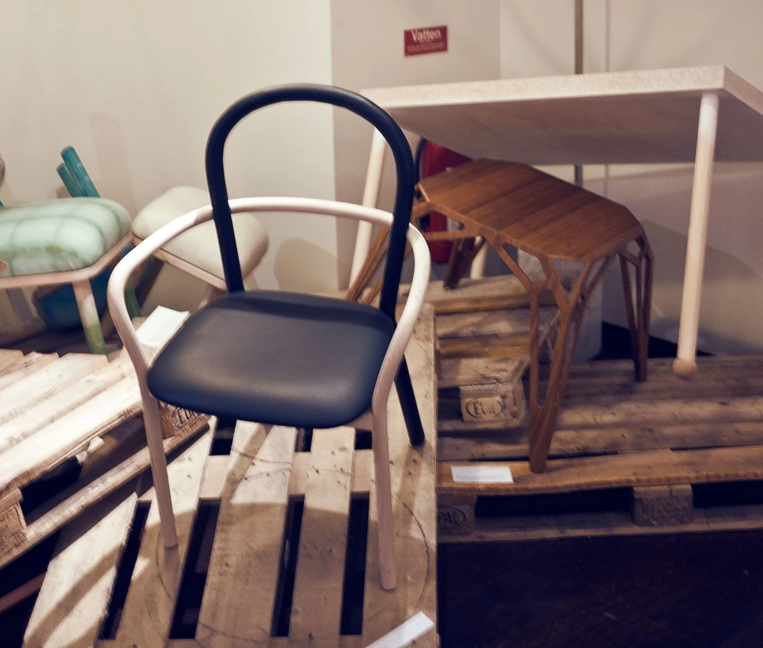 Porro, image:news_immagini - Porro Spa - Gentle chair in the “Wood Punk” exhibition during the Stockholm Design Week