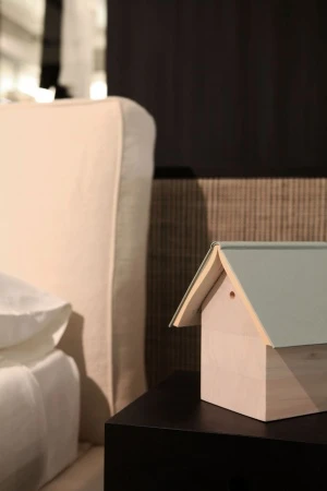 Porro, image:news_immagini - Porro Spa - Porro presents HYLE, the bookmark-house made of poplar