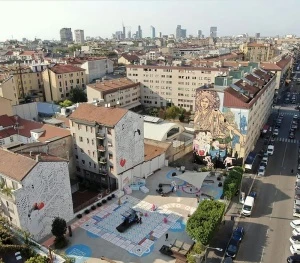 Porro, image:news_immagini - Porro Spa - MARIA PORRO NELL’ISTALLAZIONE “LE ICONE DI MILANO, L’ARTE DI METTERSI IN GIOCO”