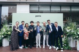 Porro, image:news_immagini - Porro Spa - From the left: Yuan Lu - Giulio Porro - Maria Porro - Kangsheng Tu - Guohui Li - Davide Francone - Giovanni Porro - Berardino Caizzo