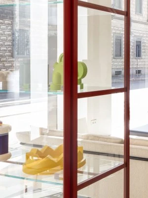 Porro, image:news_immagini - Porro Spa - Ex-Libris rosso antico glass cabinet