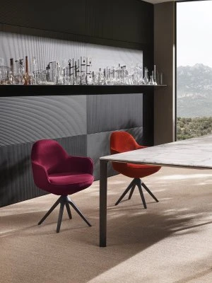 Porro, image:news_immagini - Porro Spa - Pascal table + Romby armchairs
