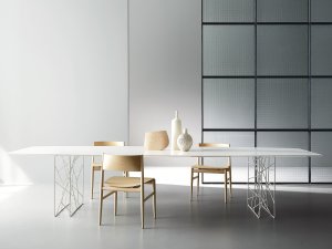 Porro, image:news_immagini - Porro Spa - Synapsis table + Neve chairs