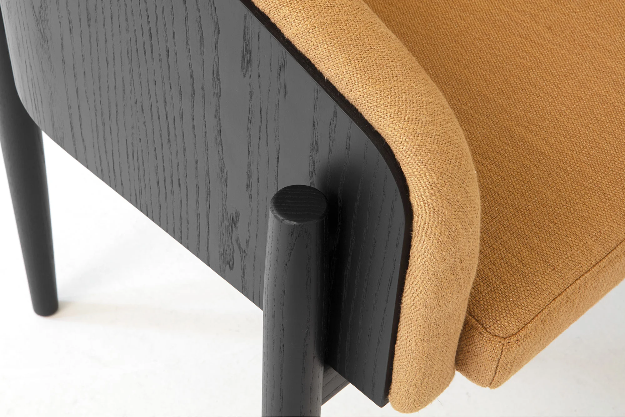 Porro, image:BREZZA CHAIR, designed by Piero Lissoni - 