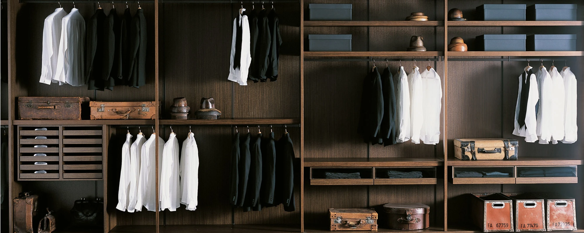 Porro - 20160324-14338-attrezzature_interne_slider.webp